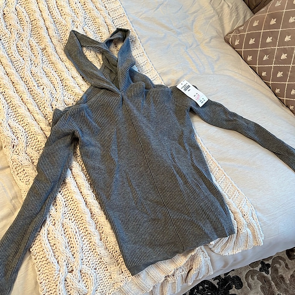 NWT Abercrombie & Fitch gray off the shoulder sweater